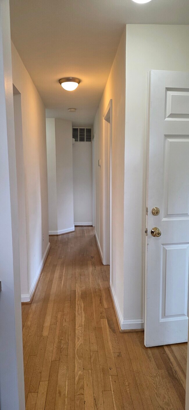 pasillo - 4114 18th Rd N