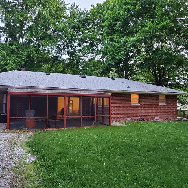 Building Photo - 3854 Fairview Rd