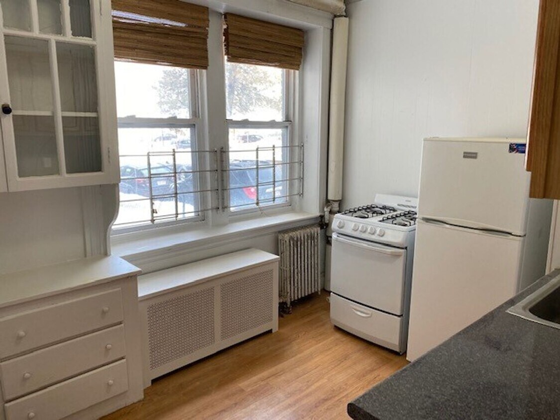 Foto del edificio - NO FEE!  Grad Friendly Apt w Ht/HW Inc!  Near Cleveland Circle T!