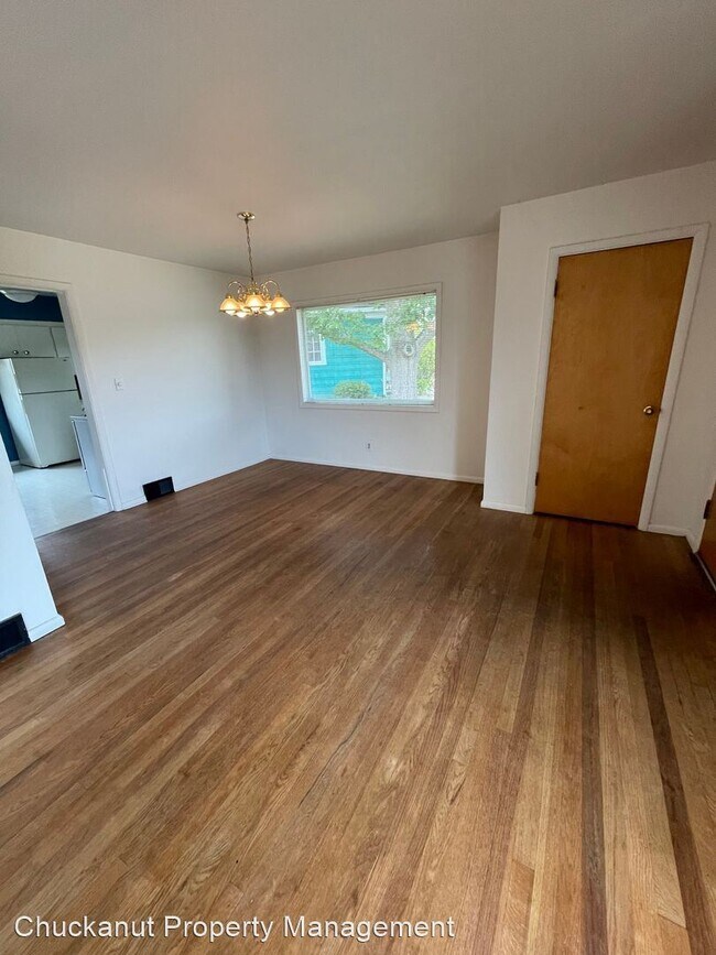 Building Photo - 2 br, 1 bath House - 2845 Broadway St.