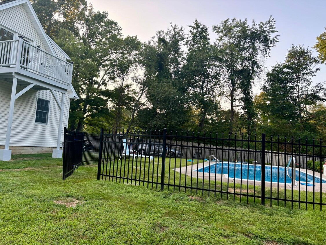 Primary Photo - 205 Hickory Ln