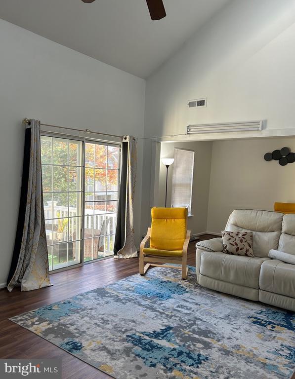 Building Photo - 704B Trescott Pl