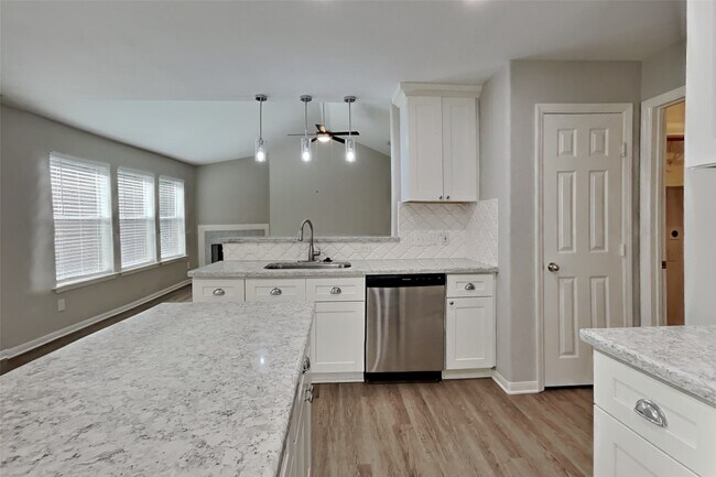 Foto del edificio - 10 Windswept Oaks Pl
