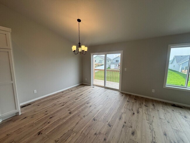 Foto del edificio - Brand-New 4-Bed Twinhome | 2,180 Sq Ft | S...