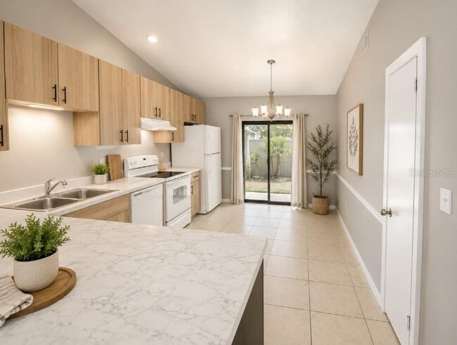 Building Photo - 2652 Lantana Ln