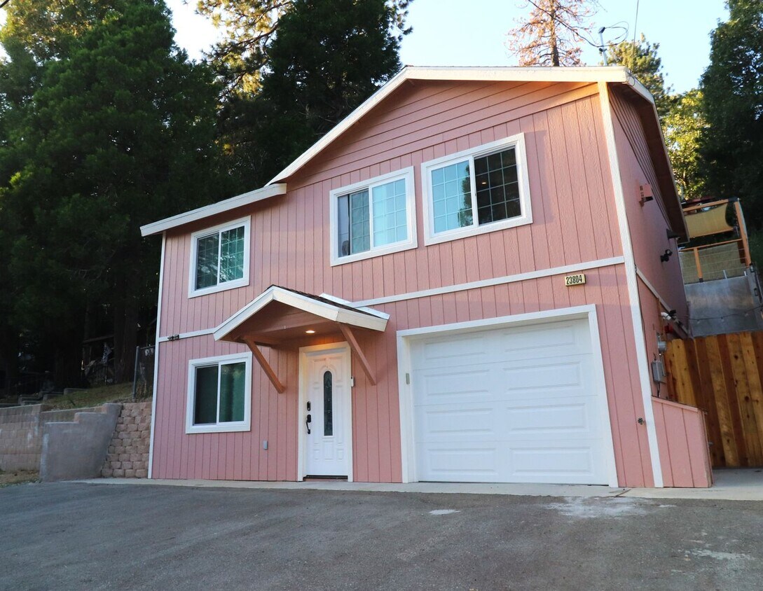 Foto principal - 2 bedroom / 2.5 bathroom home for rent $25...