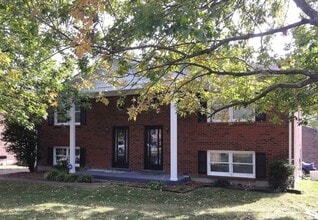 Building Photo - 404 Whispering Hills Dr