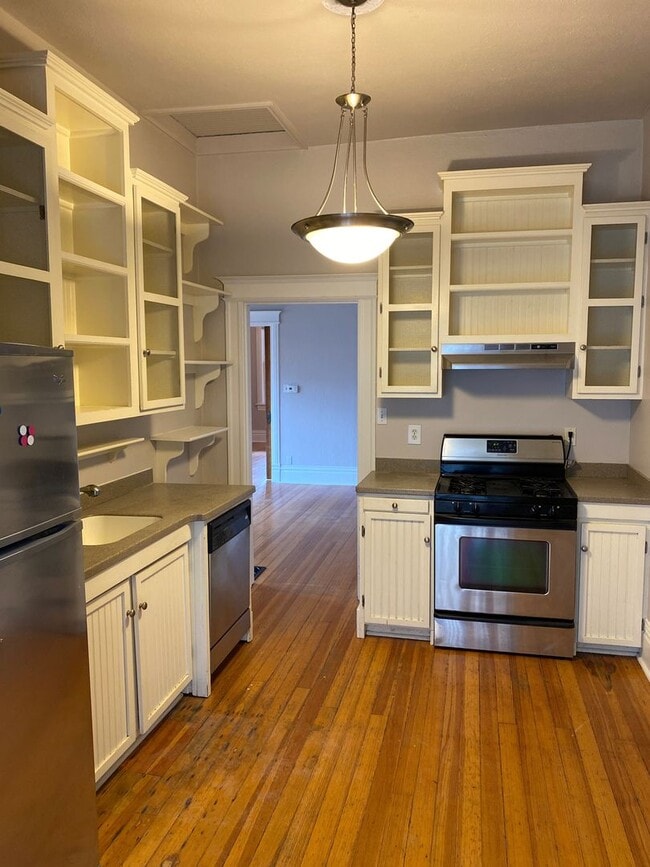 Photo - Beautiful 3 bed/2 bath Near Downtown! House