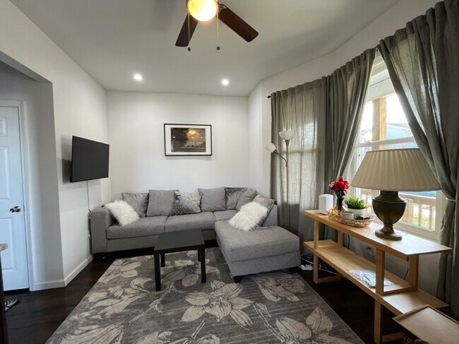 Foto del edificio - 218-222 Harper Ave