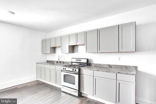 Building Photo - 2212 W Fayette St