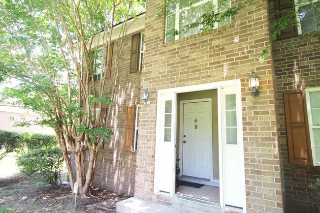 Building Photo - 1610 Drayton Ln