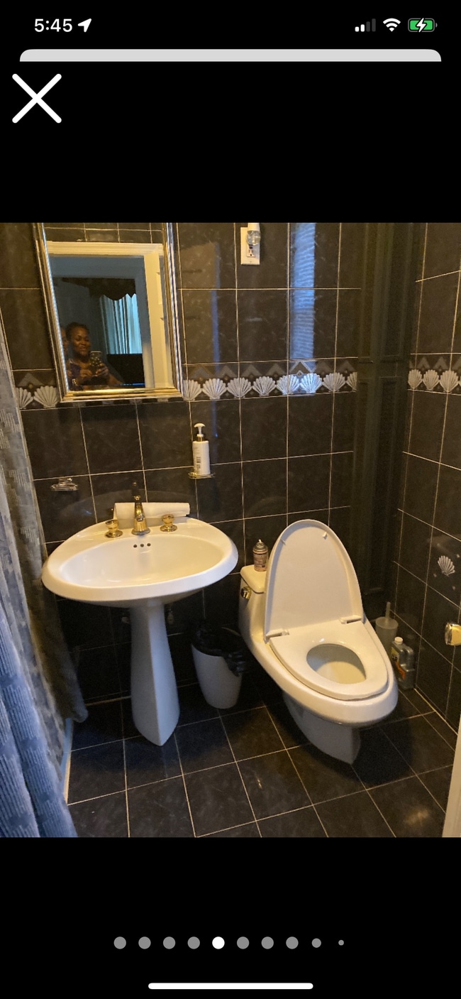 Building Photo - 705 E 93rd St