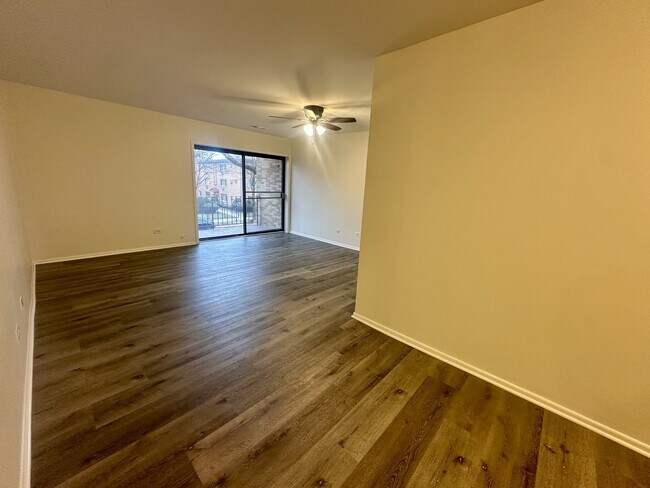 Building Photo - 1629 W Greenleaf Ave