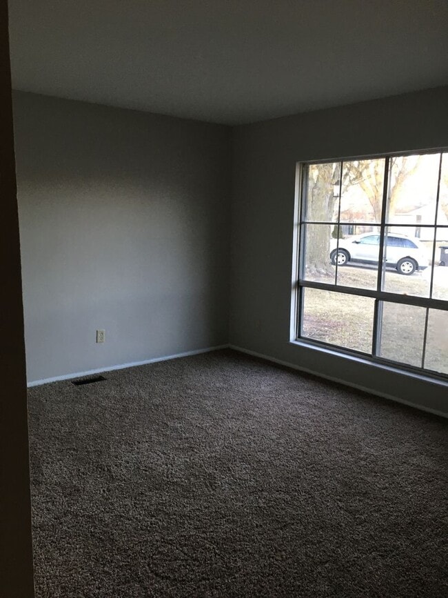 Building Photo - 2812 Larwill Ct