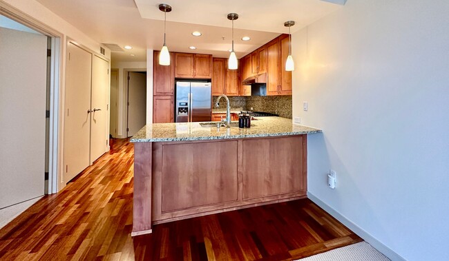 Building Photo - 1Bd/1Ba Bellevue Condo