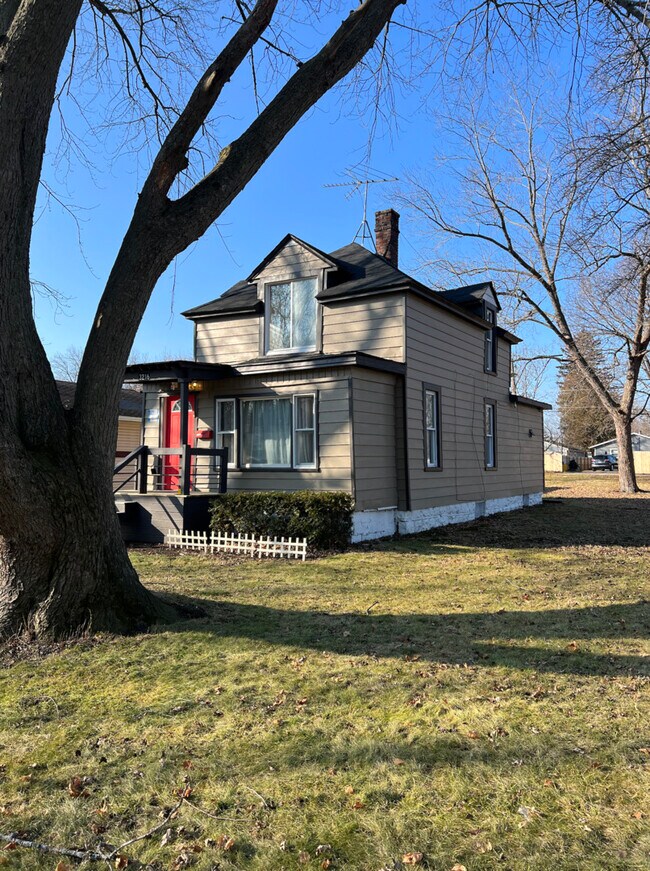 3216 Ezra Ave, Zion, IL 60099 - House Rental in Zion, IL | Apartments.com