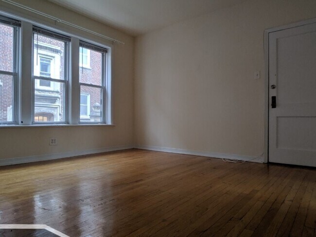 Foto del edificio - 3046 W Wellington Ave