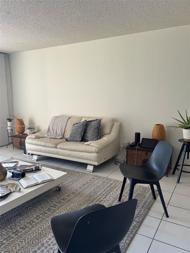 Foto del edificio - 18151 NE 31st Ct