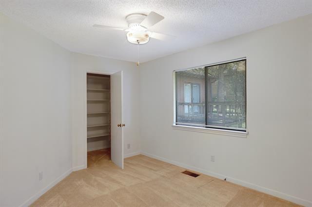 Foto del edificio - 11090 Lakeside Dr