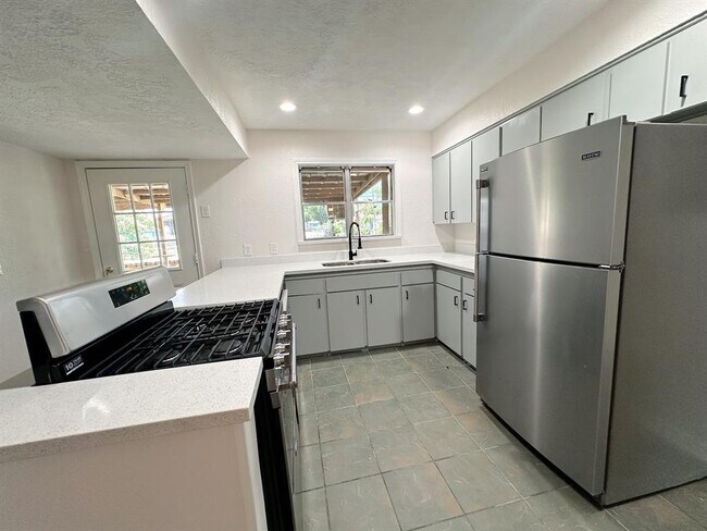 Foto del edificio - 7602 Turquoise Ln