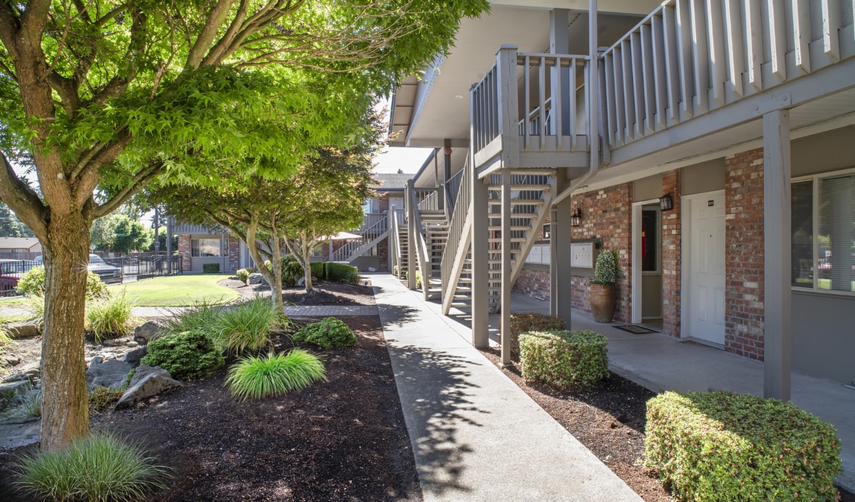 Primary Photo - Highland Court Apartments