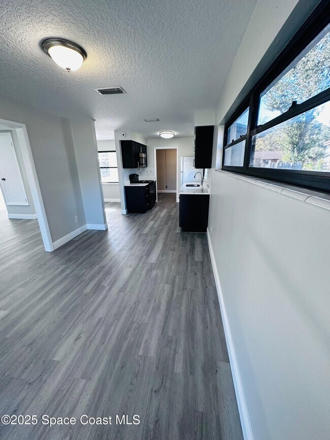 Foto del edificio - 1076 Hermosa Dr