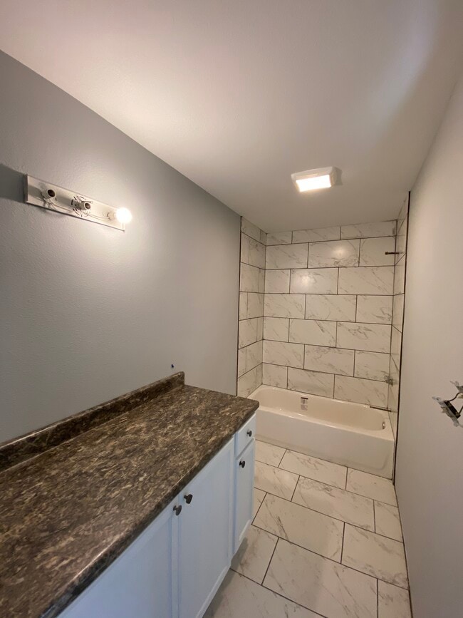 Building Photo - 126 Oak Hill Dr