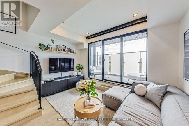 Building Photo - 45 Dovercourt Rd