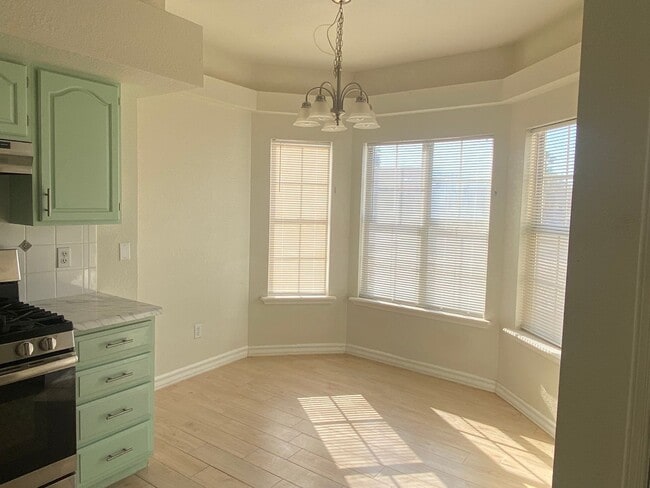Building Photo - 617 Cielo Vista Ct