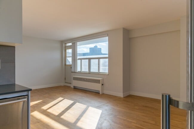 Building Photo - 99 Tyndall Ave