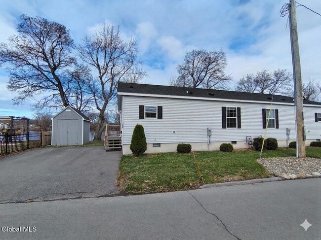 Building Photo - 589 1st Ave
