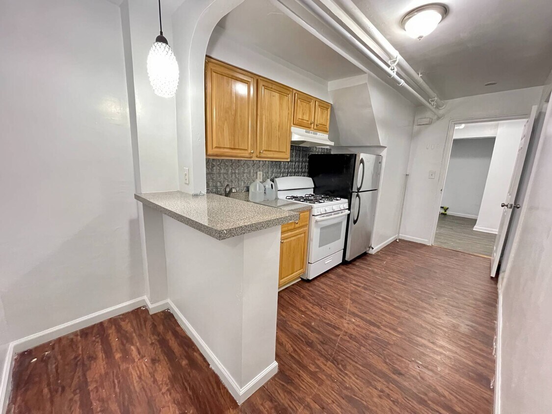 Primary Photo - 1044 E 233rd St