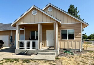 Building Photo - 2227 Jakob Ave