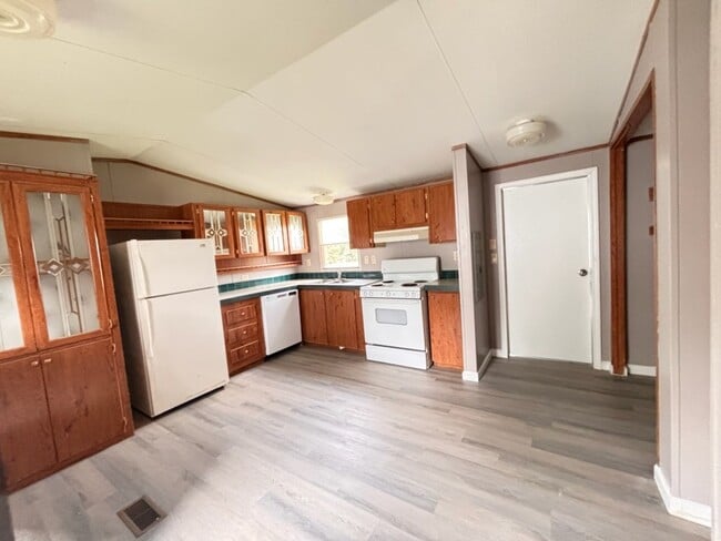 Building Photo - 221 Morris Ln
