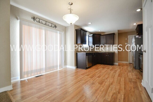 Foto del edificio - 4 Bedroom, 2.5 Bathroom Home in Ankeny