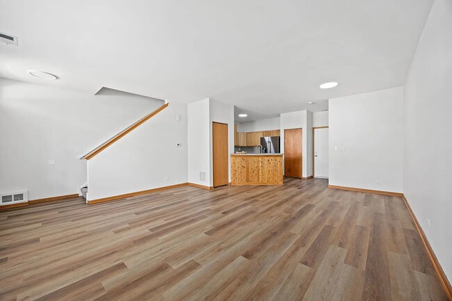 Building Photo - 262 Springbrook Trl S