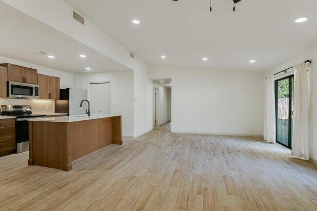 Foto del edificio - 8415 Fathom Cir