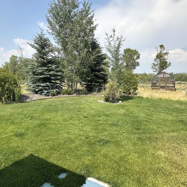 Building Photo - Dog friendly! Available Now - Large Edge B...