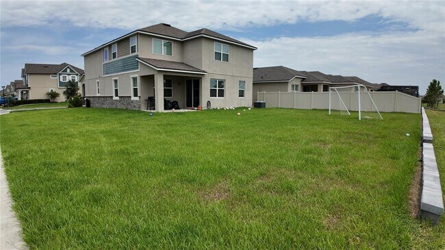 Foto del edificio - 2436 Blowing Breeze Ave
