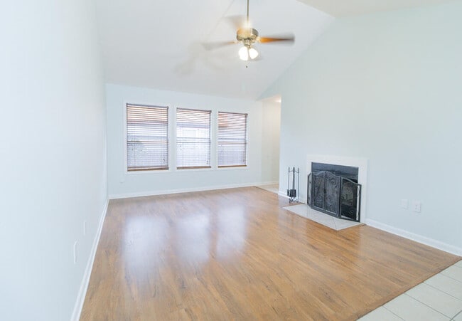 Foto del edificio - 206 Parkwood Cir