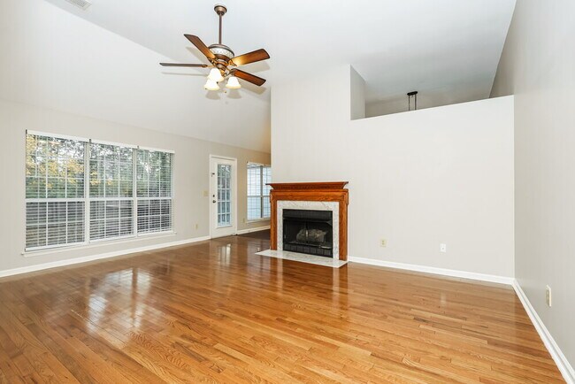 Foto del edificio - 4413 Benchmark Dr