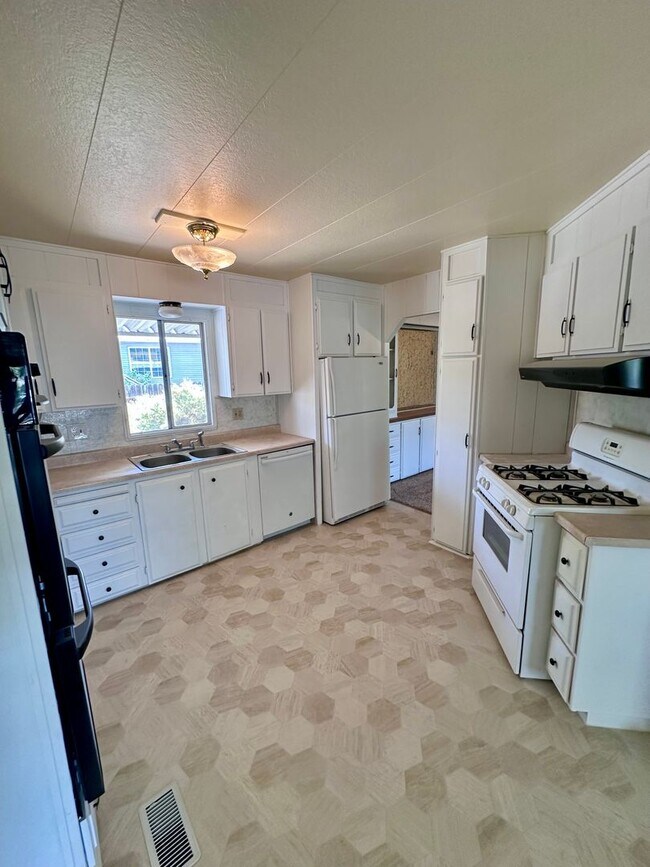 Foto del edificio - 16300 Rhyolite Cir