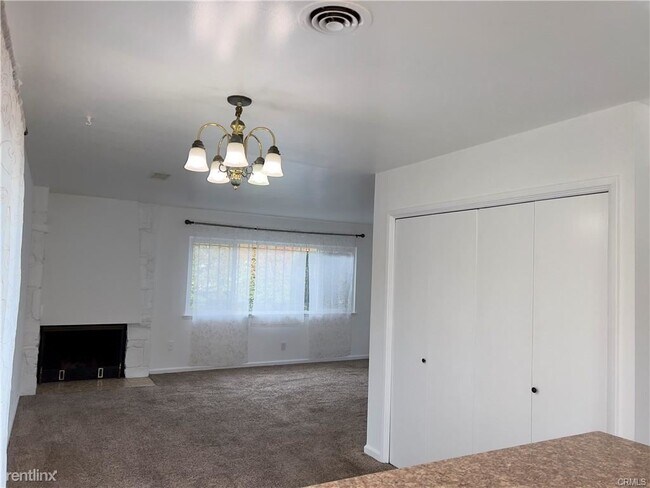 Building Photo - 2 br, 1.5 bath Duplex - 3666 Cedar Ave