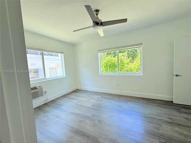 Building Photo - 9270 E Bay Harbor Dr