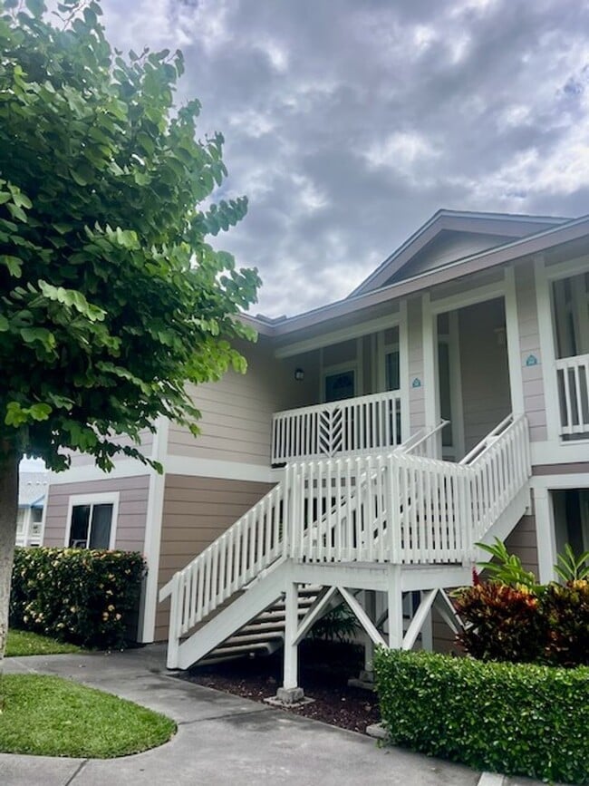 Building Photo - Unfurnished 3 bedroom 2 bath condo (top fl...