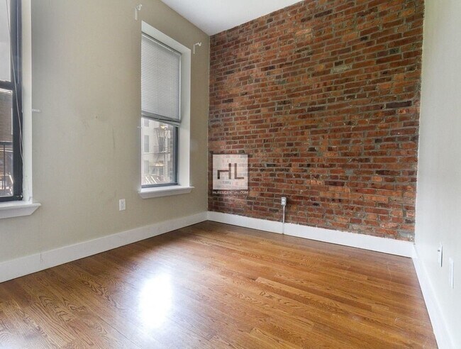 Building Photo - 404 Suydam St