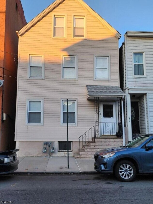 Primary Photo - 573 4th Ave