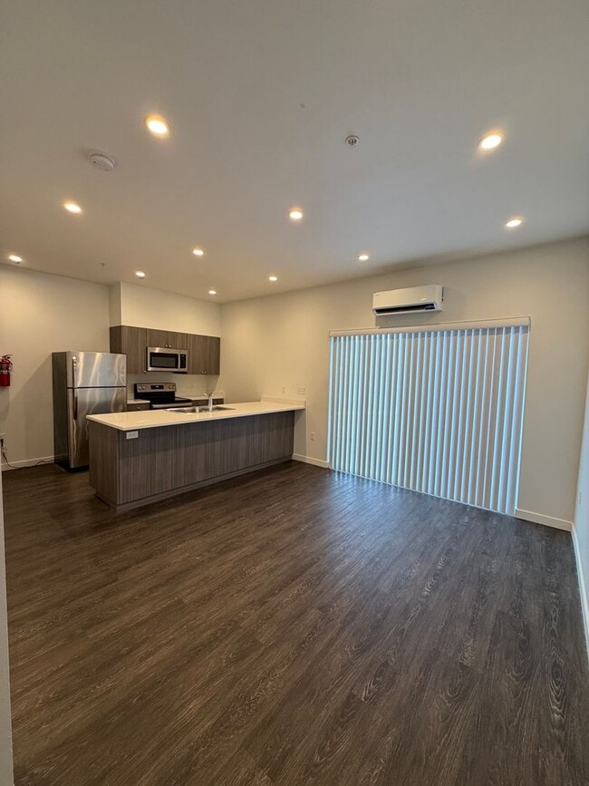 Building Photo - 2001 W 7th Ave