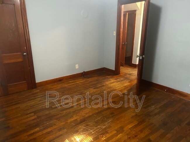 Building Photo - 427 E Deaderick St