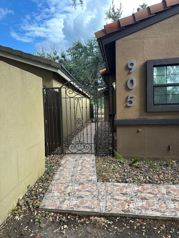 Foto del edificio - 905 Colorado Ct